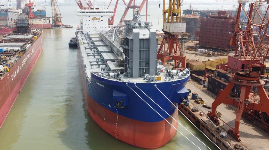 6月25日,中船澄西船舶修造自主研发的2号40000吨自卸船成功